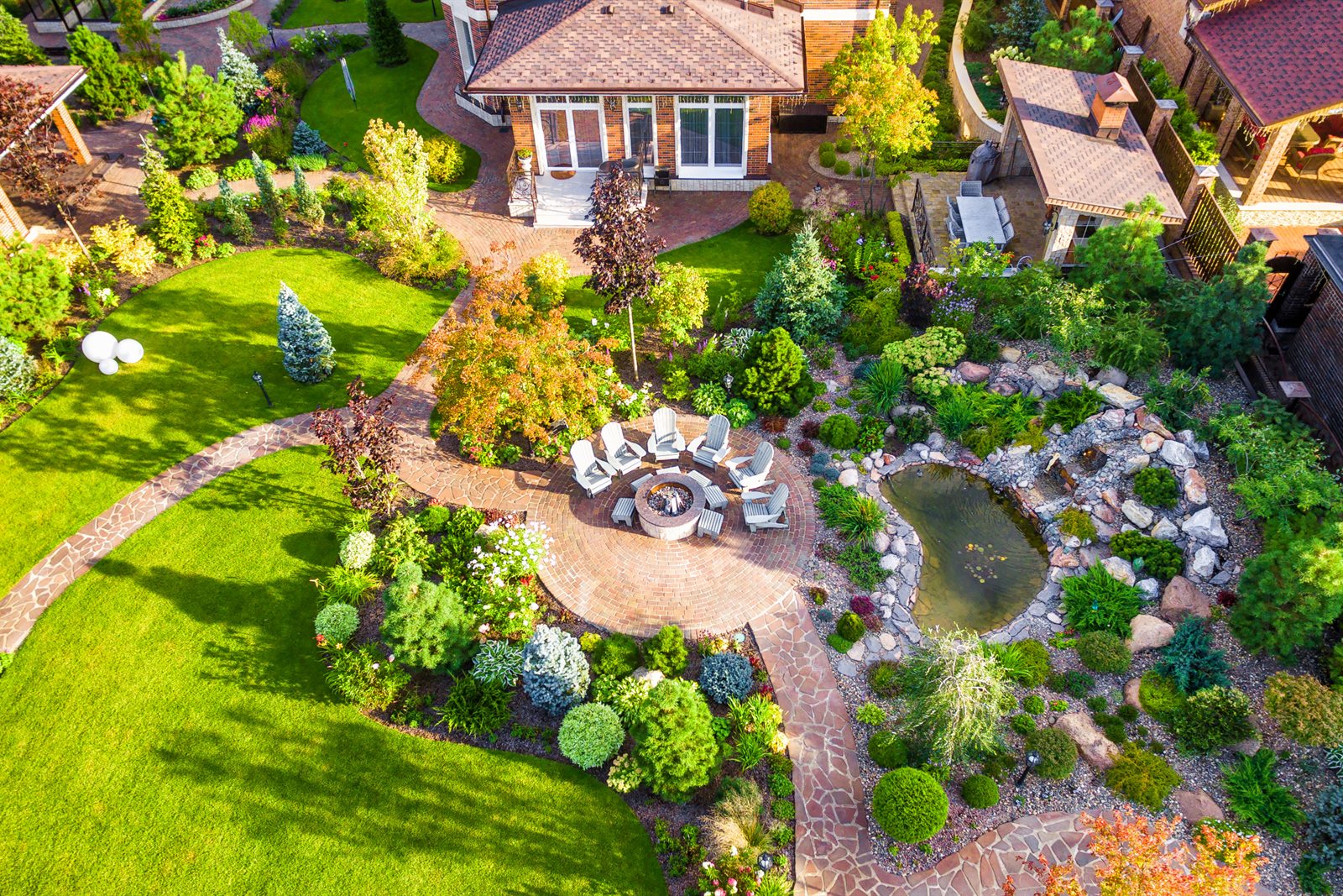 Premium landscaping services by Green Oaks Landscape in Elk Grove, CA